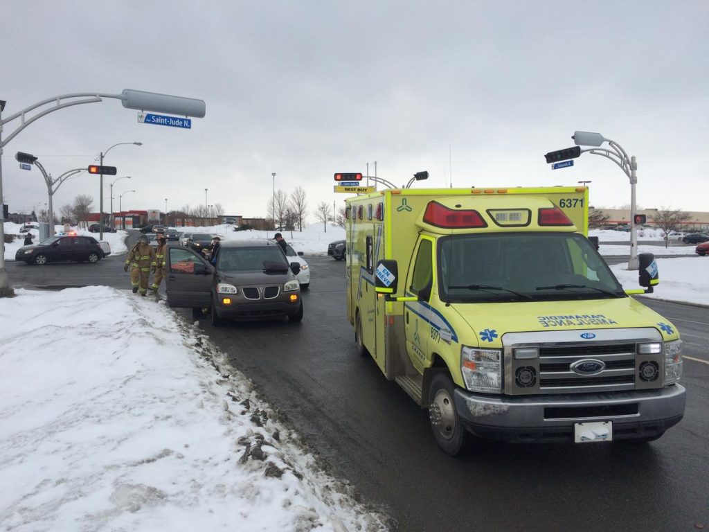 Accident à Granby une dame blessée Le Granby Express