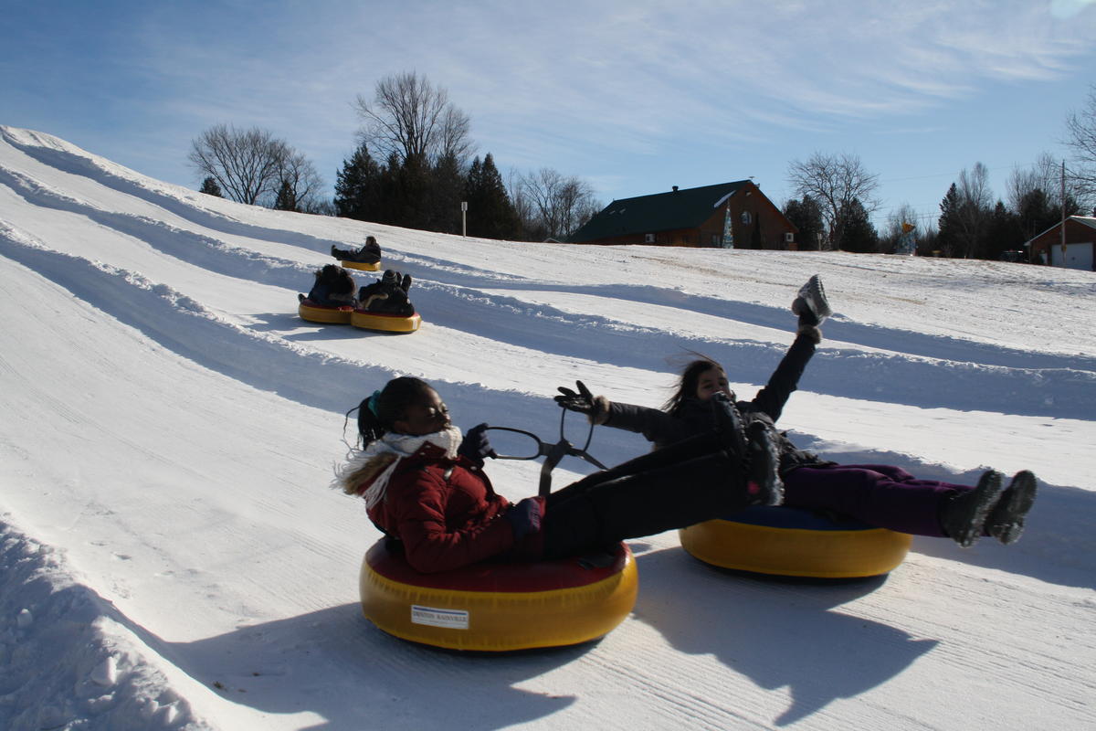 Un projet de glissade sur tubes divise la population de Bromont Le