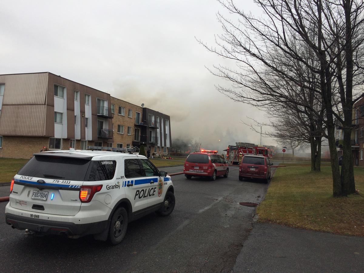 Incendie majeur dans un immeuble à logements à Granby Le Granby Express